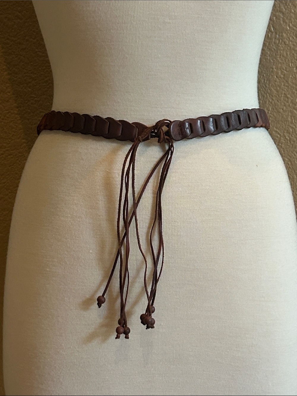 Leather tie belt